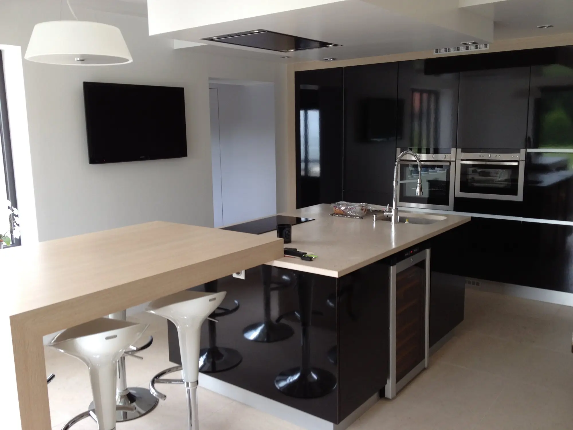 Modern fitted kitchen with island