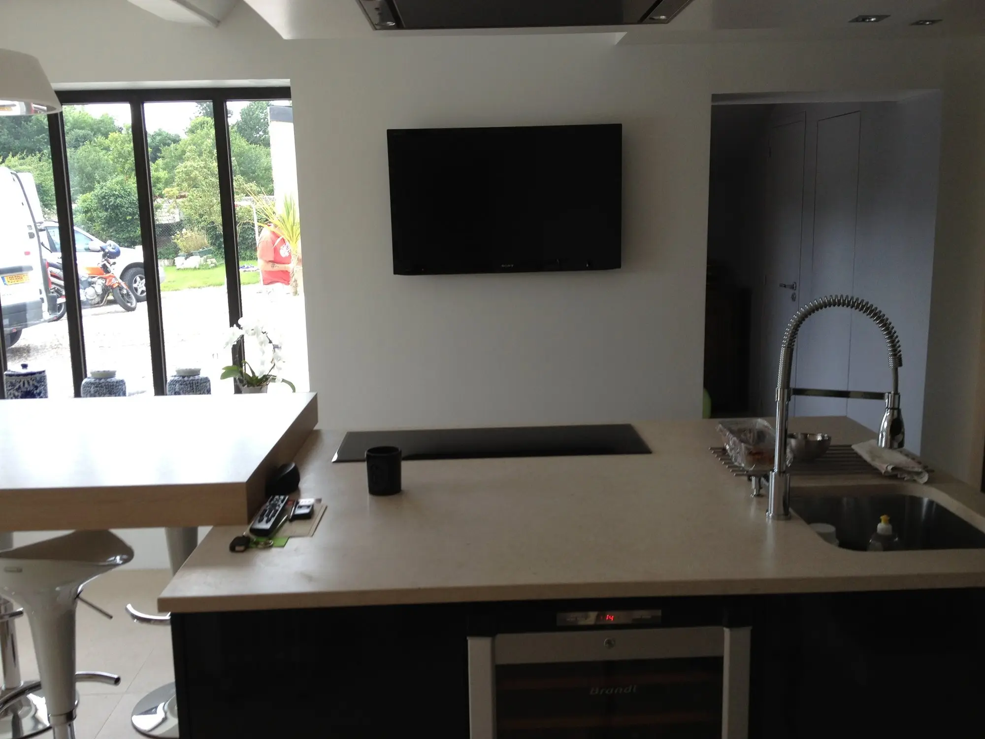 Bright open-plan living and kitchen